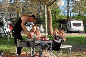 Camping Frühstück mit Kindern